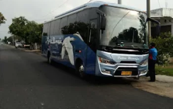 Bus Putra Remaja Medium Class Rute Belitang Jogjakarta